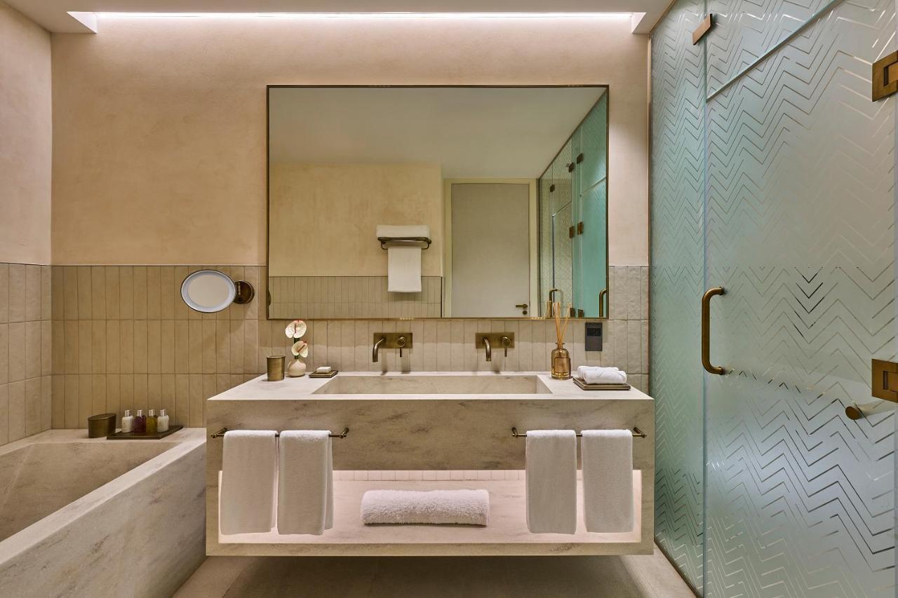 Erth Abu Dhabi Hotel Экстерьер фото